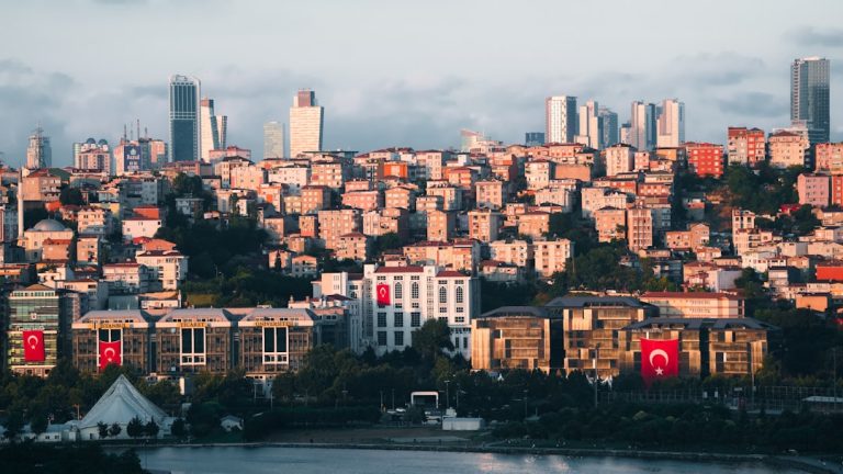Dünya ve ekonomi haberleri için modern şehir panoraması