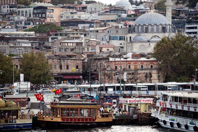 Kültür sanat ve yaşam haberleri için İstanbul Boğazı ve kent görünümü